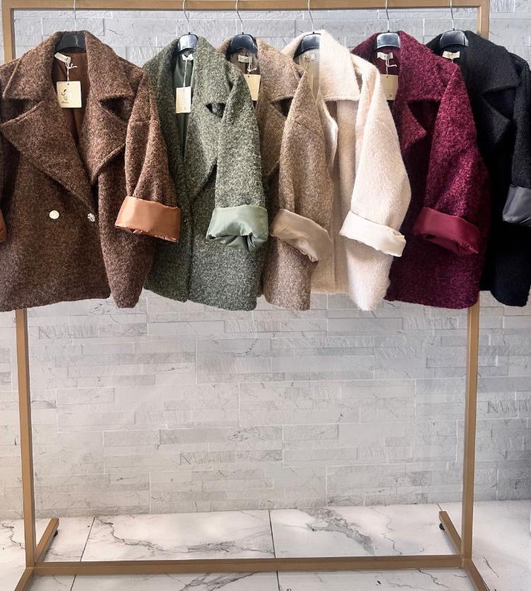 Boxy boucle shorter jacket