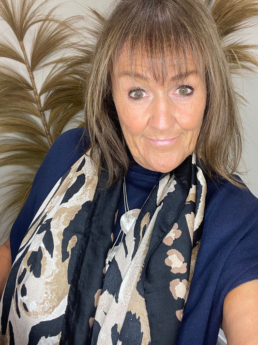 Animal print light wool scarf