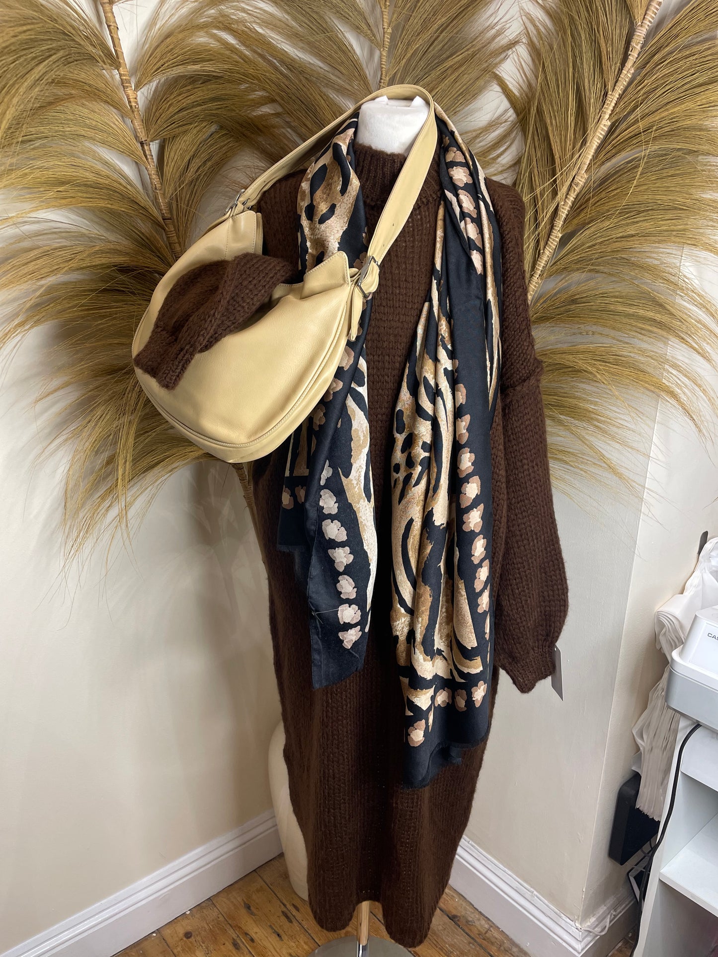 Animal print light wool scarf