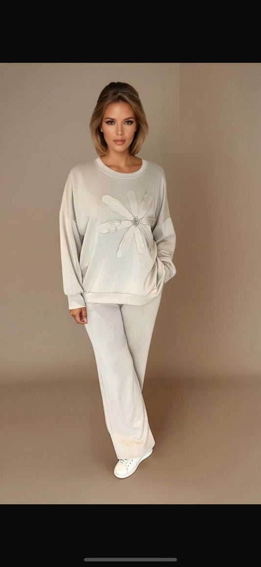 Flower embossed lounge set