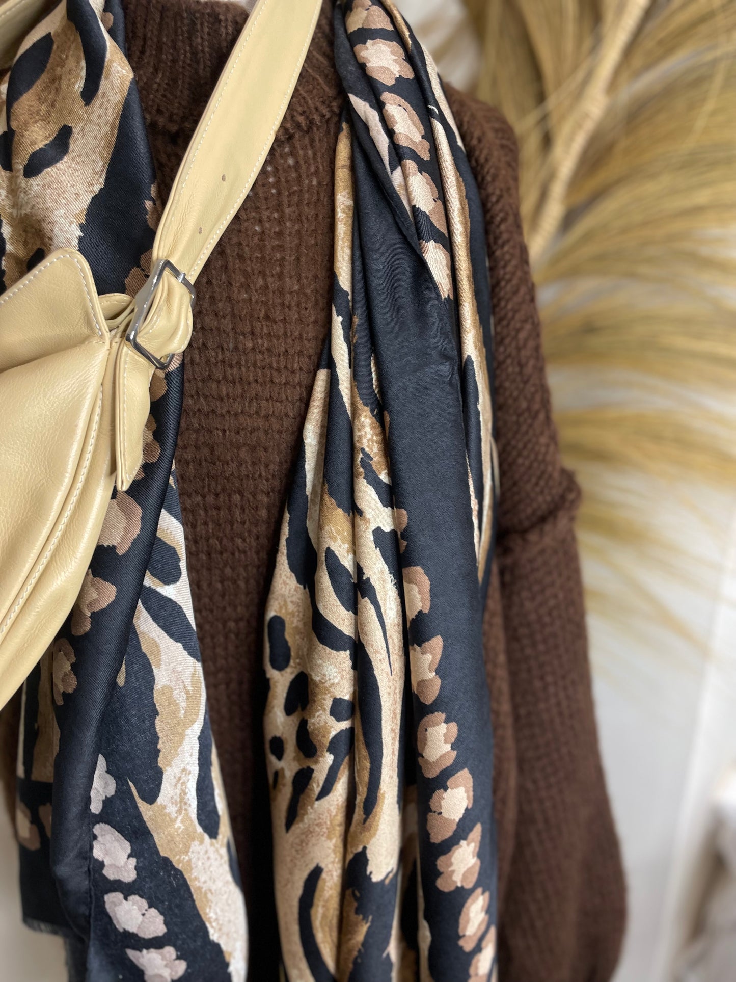 Animal print light wool scarf