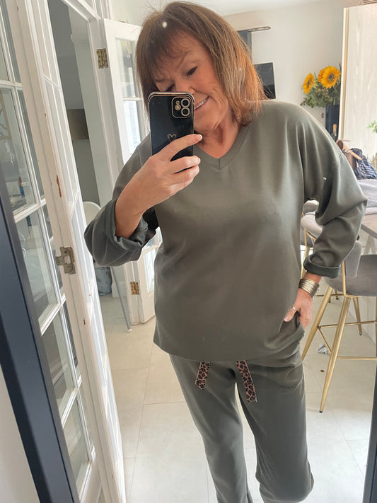 V neck leopard trim easy scuba tracksuit